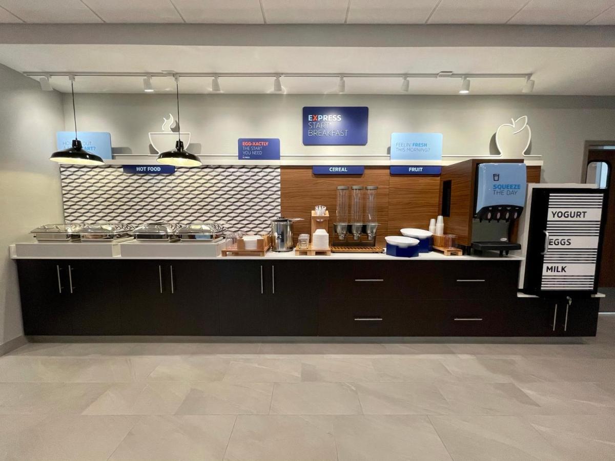 פורט סמית' Holiday Inn Express & Suites - Ft. Smith - Airport By Ihg מראה חיצוני תמונה