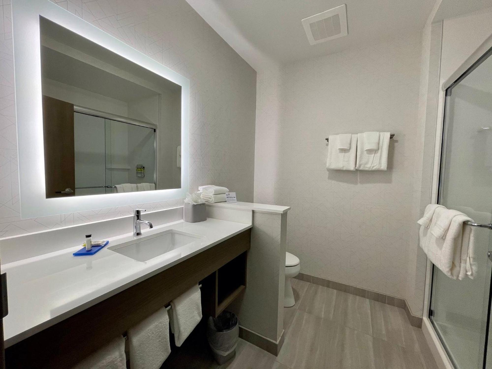 פורט סמית' Holiday Inn Express & Suites - Ft. Smith - Airport By Ihg מראה חיצוני תמונה