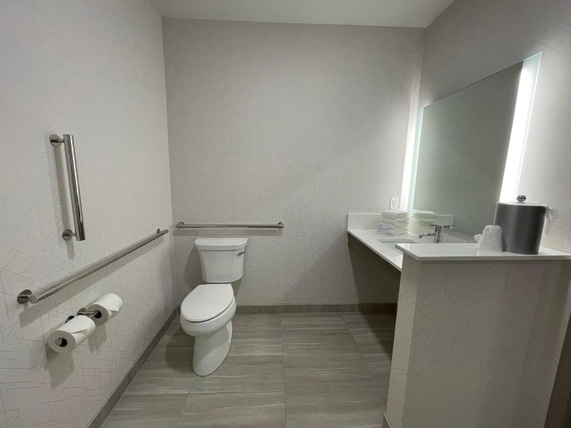 פורט סמית' Holiday Inn Express & Suites - Ft. Smith - Airport By Ihg מראה חיצוני תמונה
